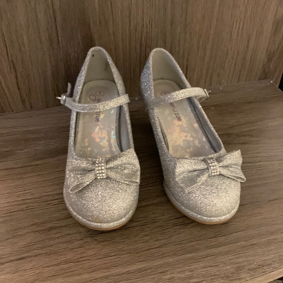 Gwen and Zoe glitter dress shoe. Worn once, great condition. - Picture 1 of 2